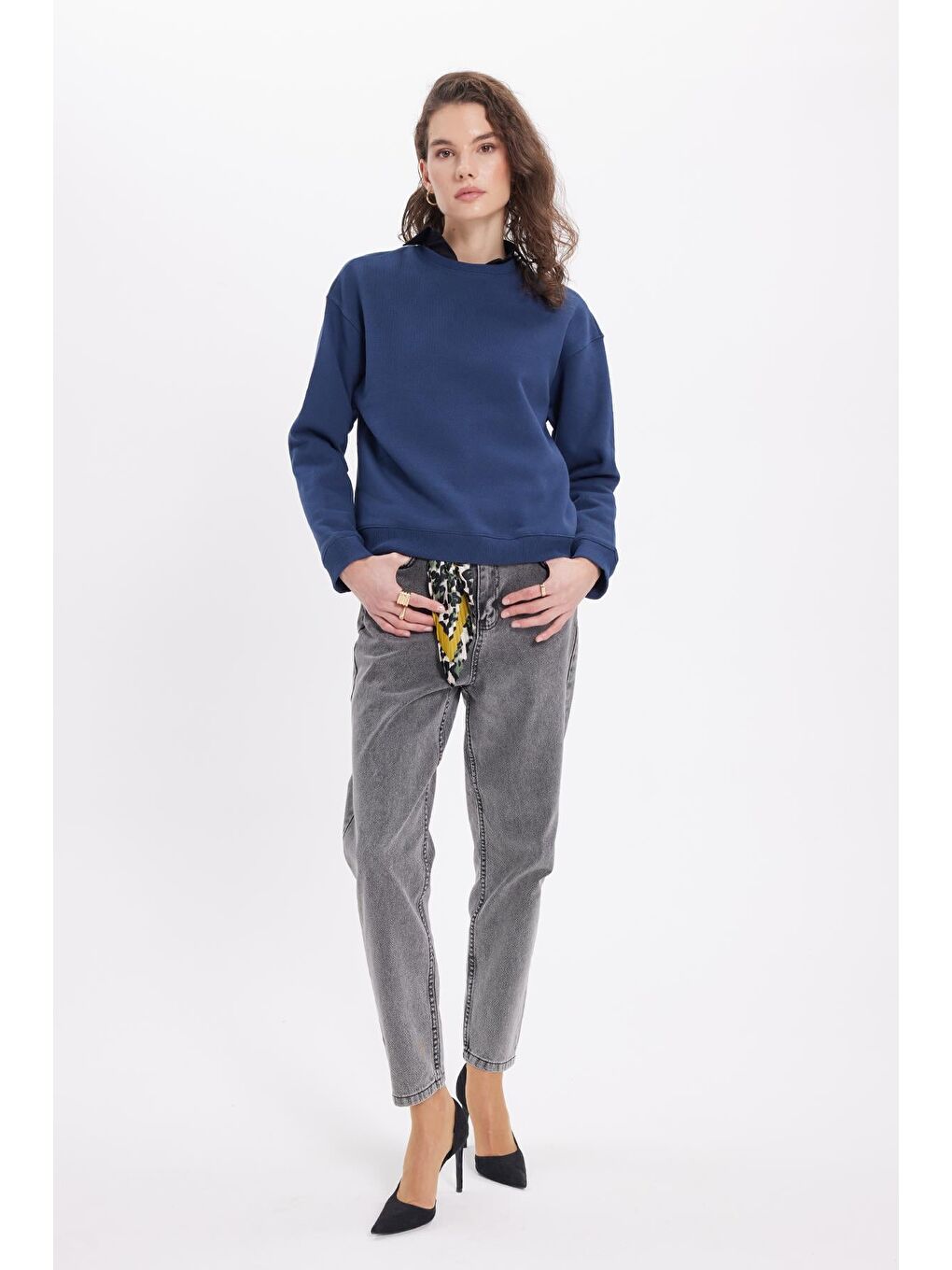 Kadın Oversize Geniş Kesim Pamuklu Bisiklet Yaka Lacivert Sweatshirt-3