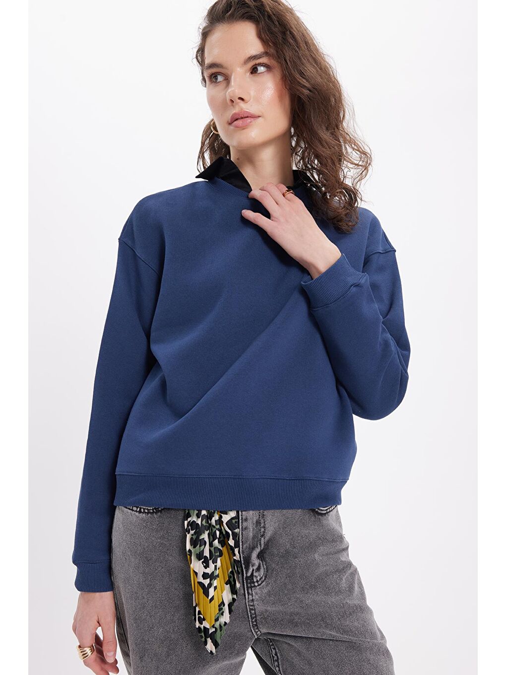 Kadın Oversize Geniş Kesim Pamuklu Bisiklet Yaka Lacivert Sweatshirt-4