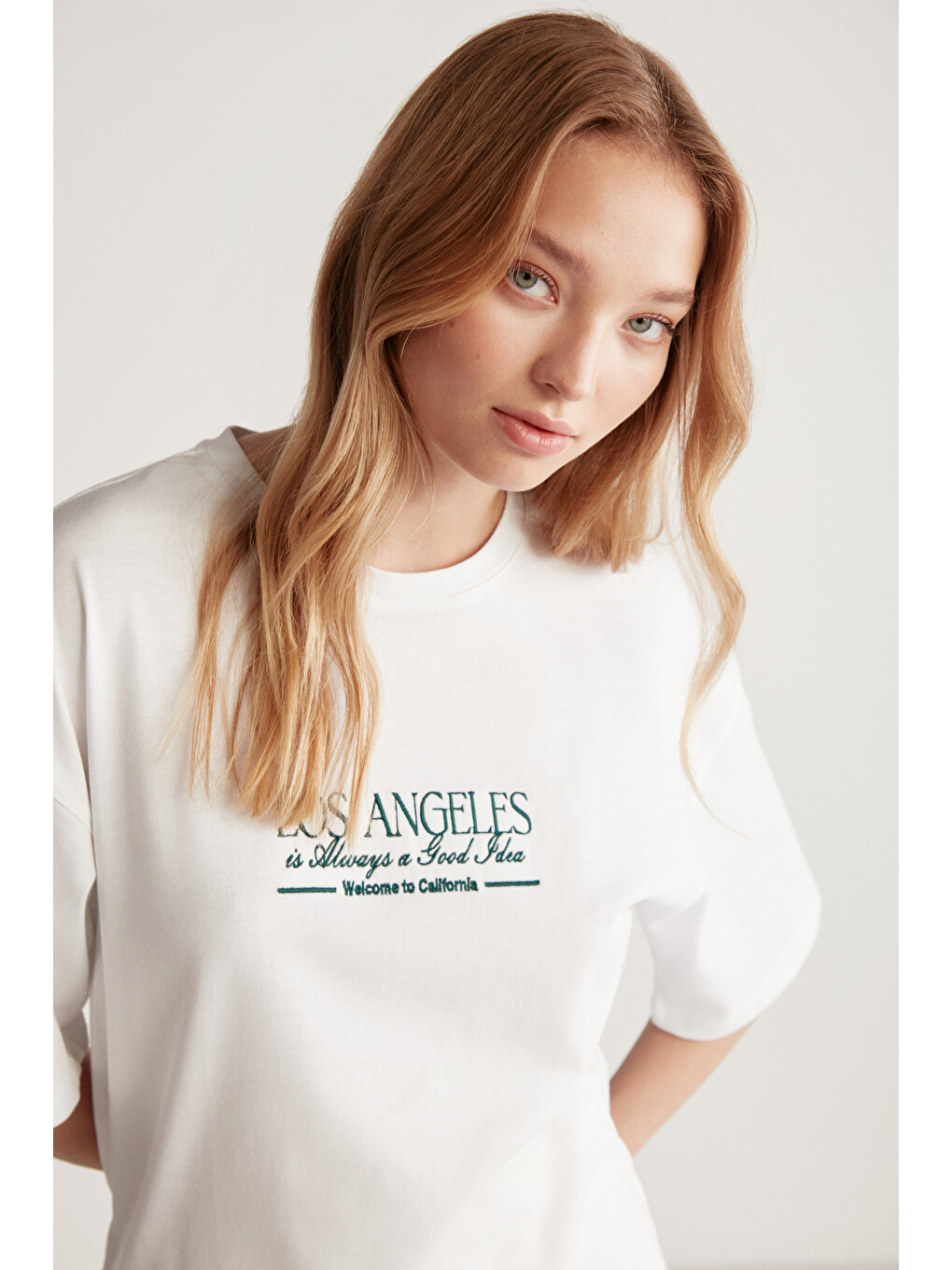 Yeşil JANNA Kadın Şehir Temalı Ön Ve Arka Baskı Detaylı Oversize Fit Bisiklet Yaka YEŞİL-BEYAZ T-Shirt-1