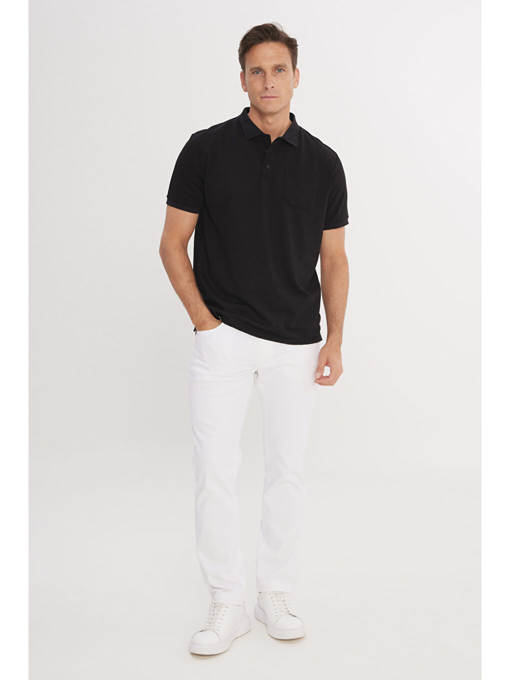 Erkek Siyah-Siyah Pamuklu Comfort Fit Rahat Kesim Polo Yaka Cepli Tişört-1