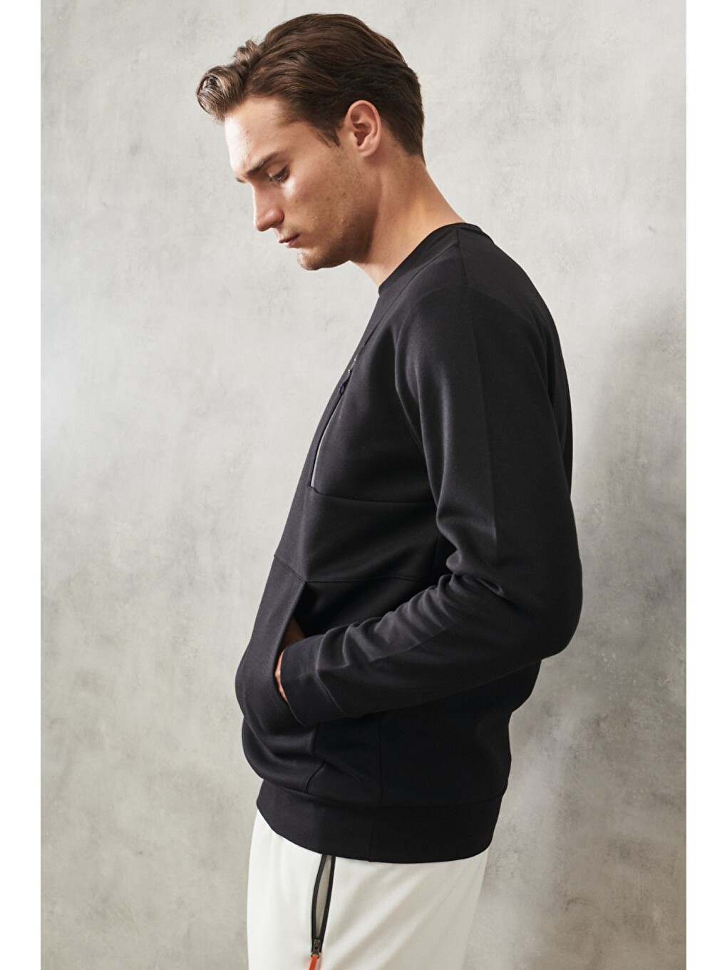 Erkek Siyah Standart Fit Bisiklet Yaka Fermuar Detaylı Cepli Sweatshirt-3