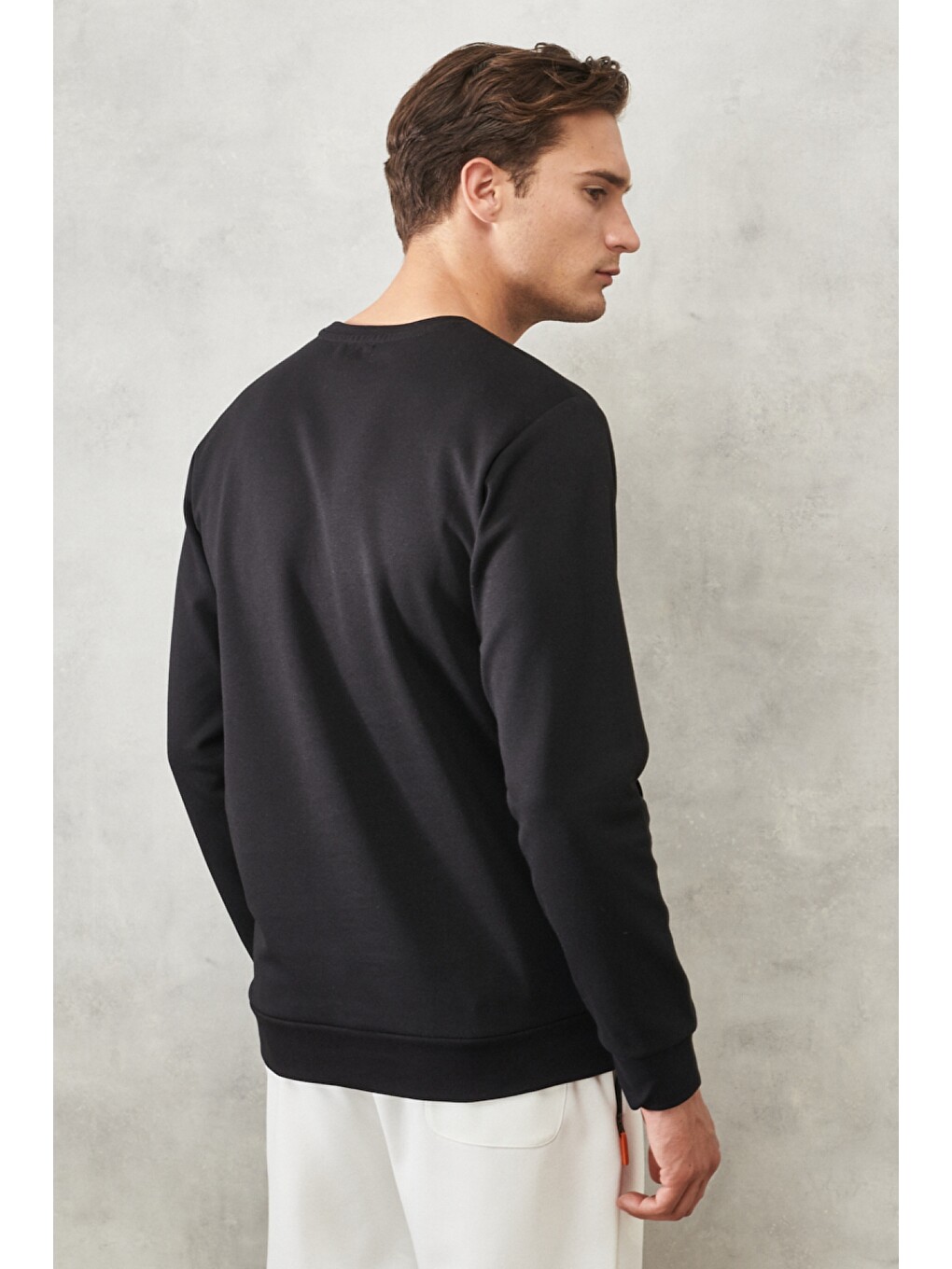 Erkek Siyah Standart Fit Bisiklet Yaka Fermuar Detaylı Cepli Sweatshirt-4