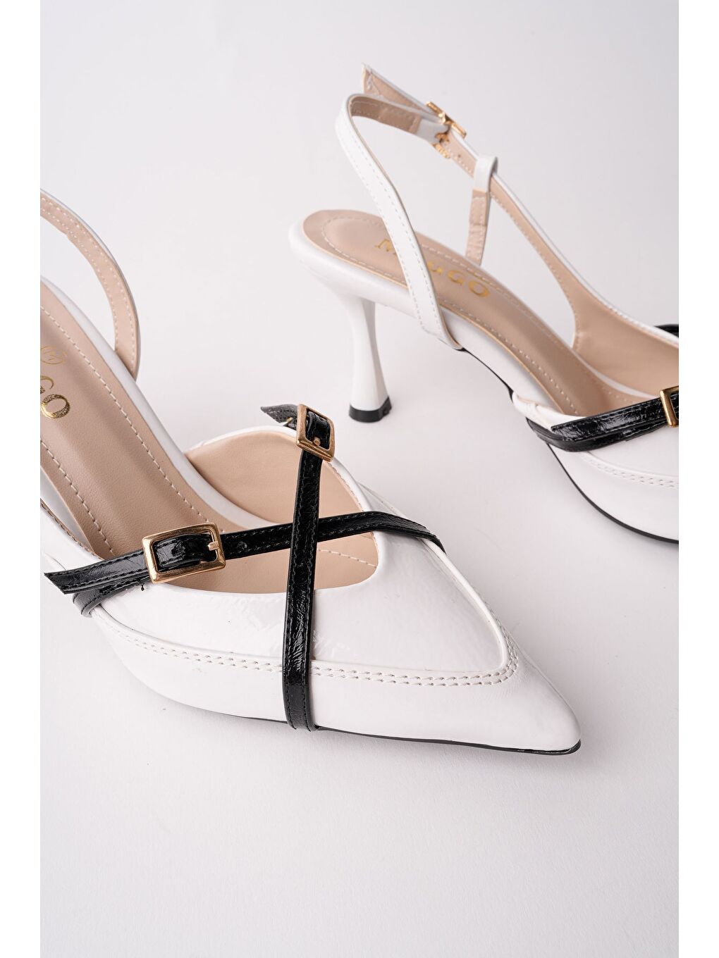 Beyaz İCONS Sivri Burun Arkası Açık Kemer Detaylı İki Bantlı Kadın Topuklu Ayakkabı-7