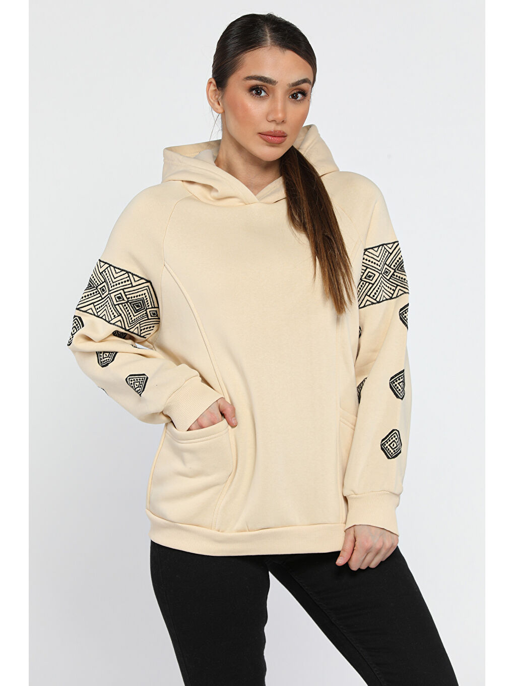 Bej Kadın Kapüşonlu Şardonlu Kol Nakışlı Sweatshirt