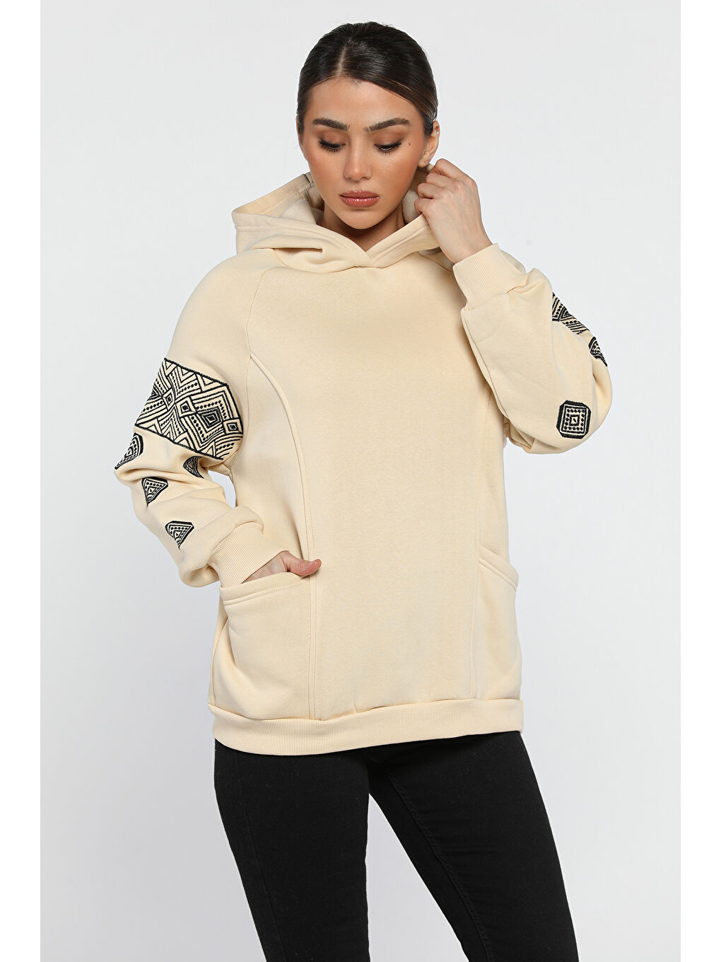 Bej Kadın Kapüşonlu Şardonlu Kol Nakışlı Sweatshirt-1