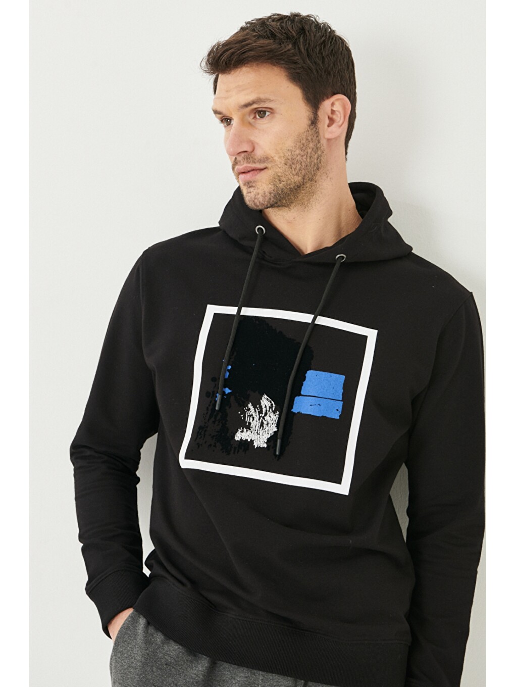 Erkek Siyah Standart Fit Normal Kesim Kapüşonlu Baskılı Sweatshirt-2