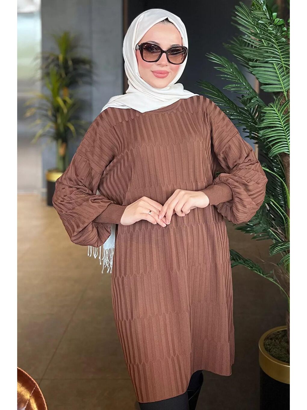 Kahverengi Kendinden Desenli Bisiklet Yaka Tesettür Triko Tunik