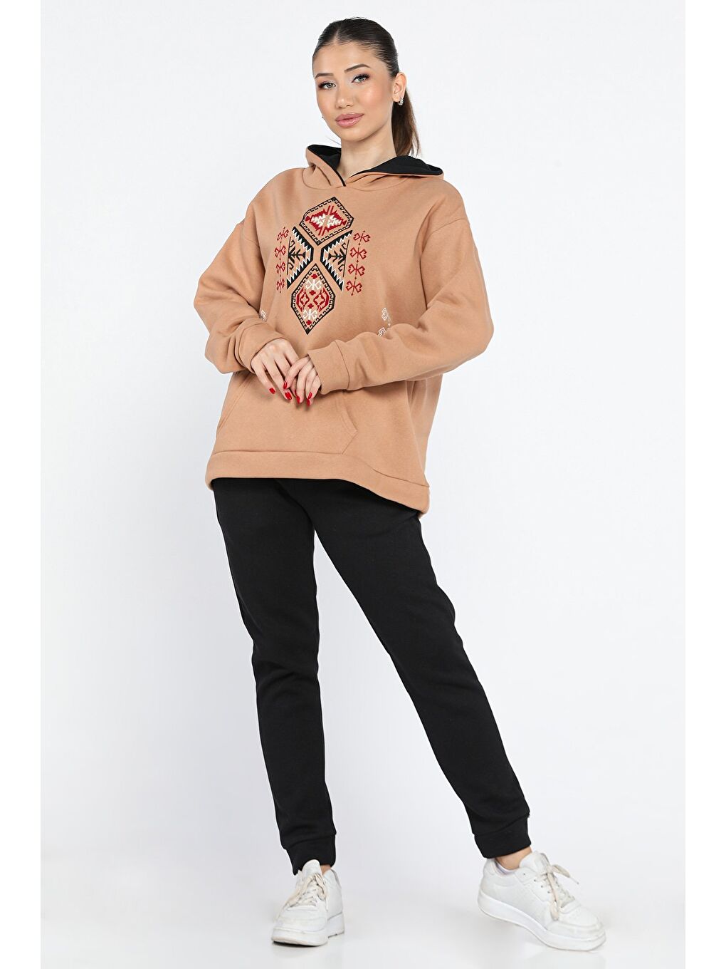 Siyah Kadın Kapüşonlu Nakış Detaylı Şardonlu Eşofman Takımı-1