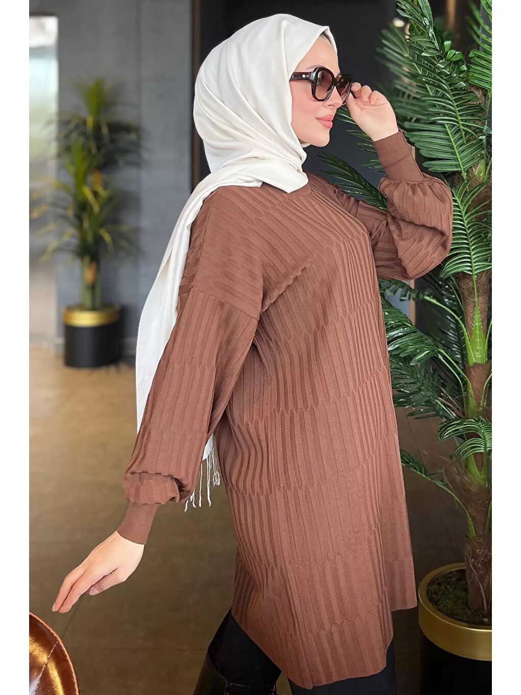 Kahverengi Kendinden Desenli Bisiklet Yaka Tesettür Triko Tunik-1