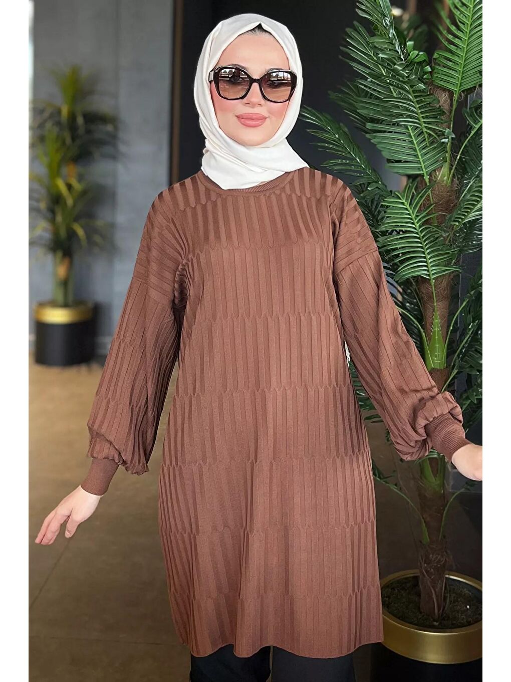 Kahverengi Kendinden Desenli Bisiklet Yaka Tesettür Triko Tunik-2