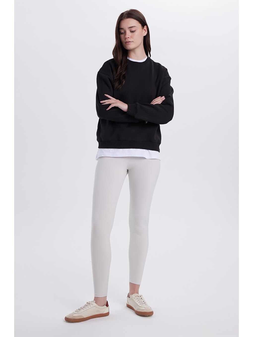 Kadın Oversize Geniş Kesim Pamuklu Bisiklet Yaka Siyah Sweatshirt-3