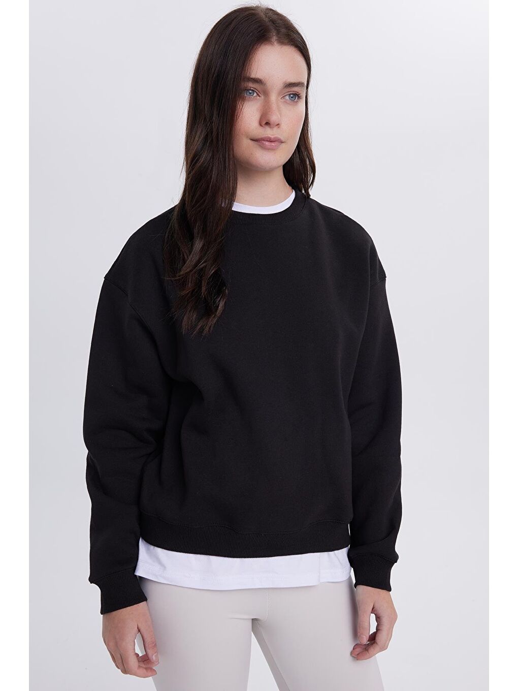 Kadın Oversize Geniş Kesim Pamuklu Bisiklet Yaka Siyah Sweatshirt-4