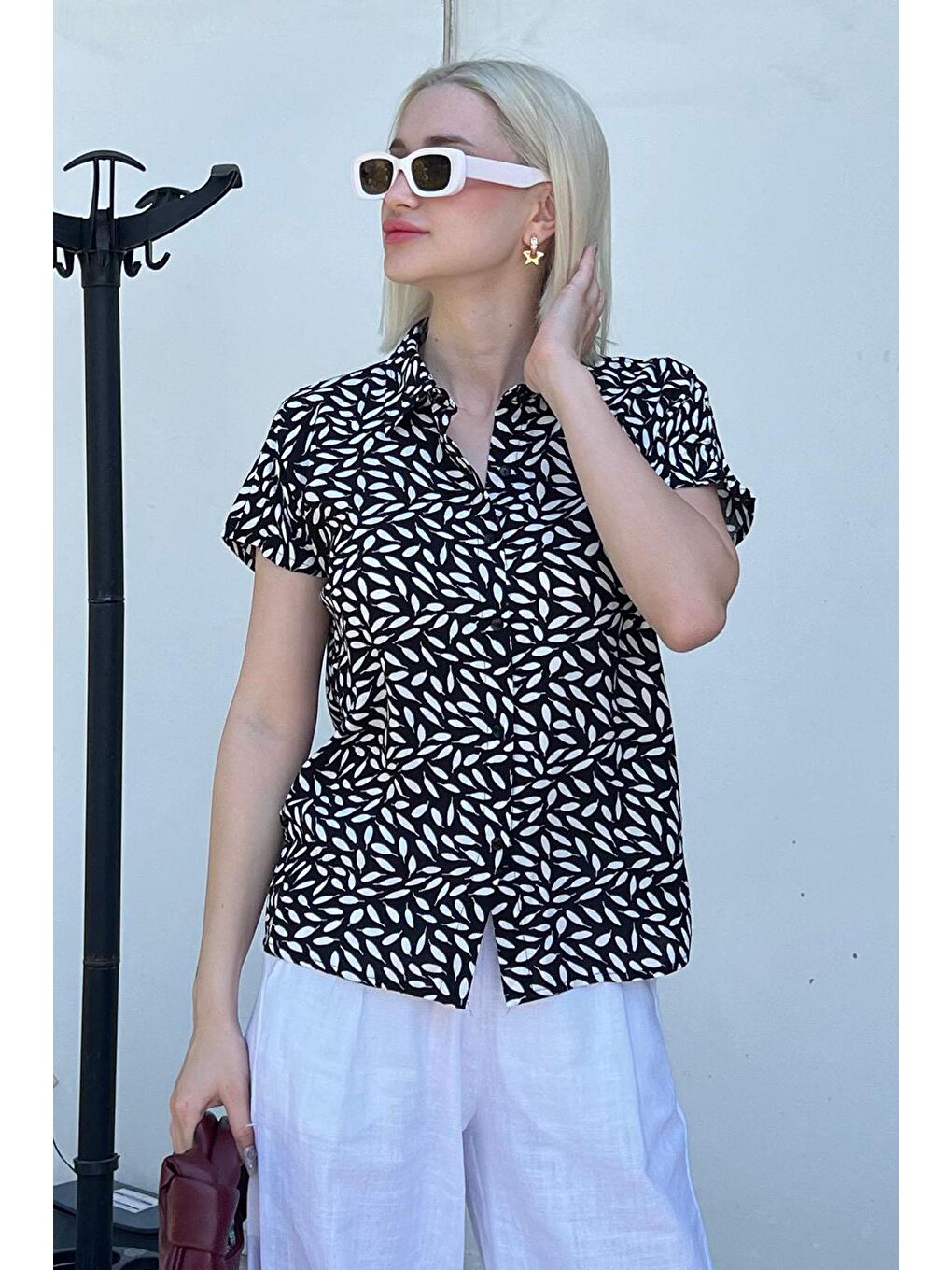 Siyah Çiçek Desenli Kısa Kollu Kadın Gömlek Mg2098-3