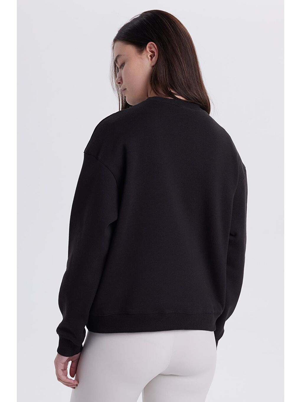 Kadın Oversize Geniş Kesim Pamuklu Bisiklet Yaka Siyah Sweatshirt-6