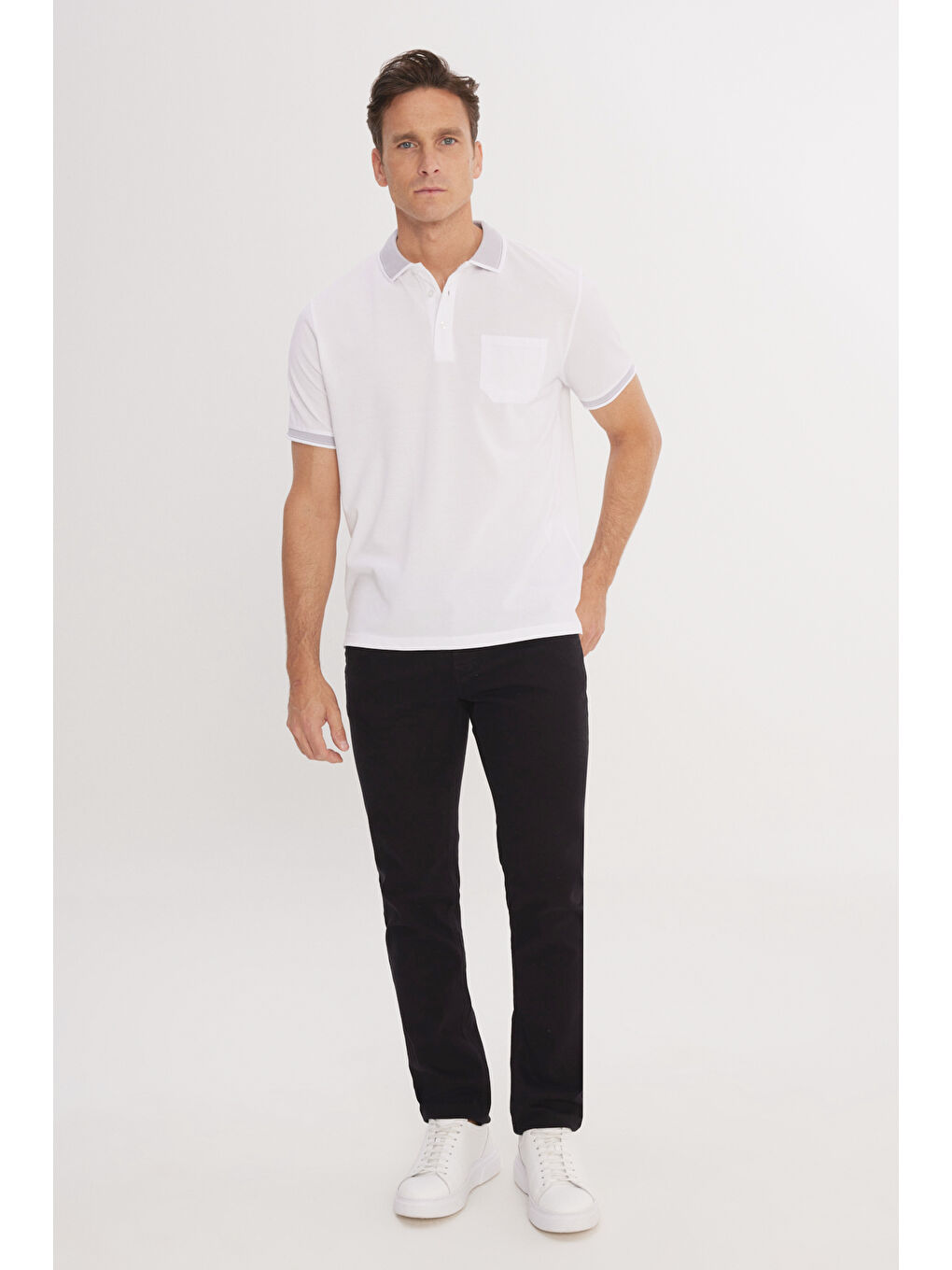 Erkek Beyaz-Beyaz Pamuklu Comfort Fit Rahat Kesim Polo Yaka Cepli Tişört-1