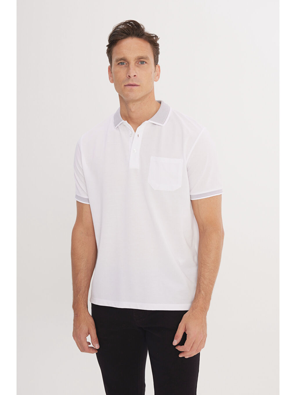 Erkek Beyaz-Beyaz Pamuklu Comfort Fit Rahat Kesim Polo Yaka Cepli Tişört-2