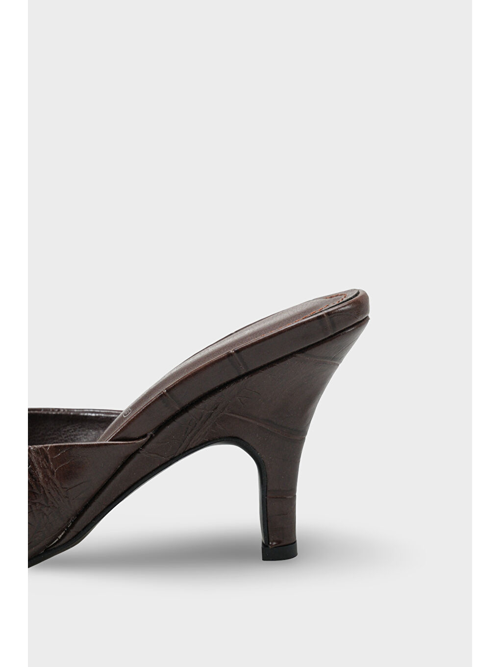 Kahverengi Nadeen Feta Dolgu Orta Topuklu Kadın Terlik-3