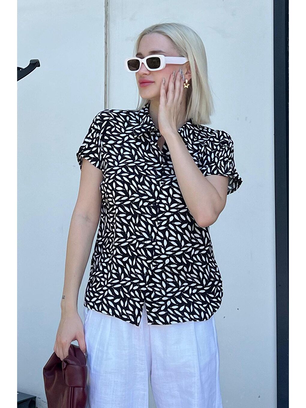 Siyah Çiçek Desenli Kısa Kollu Kadın Gömlek Mg2098-5