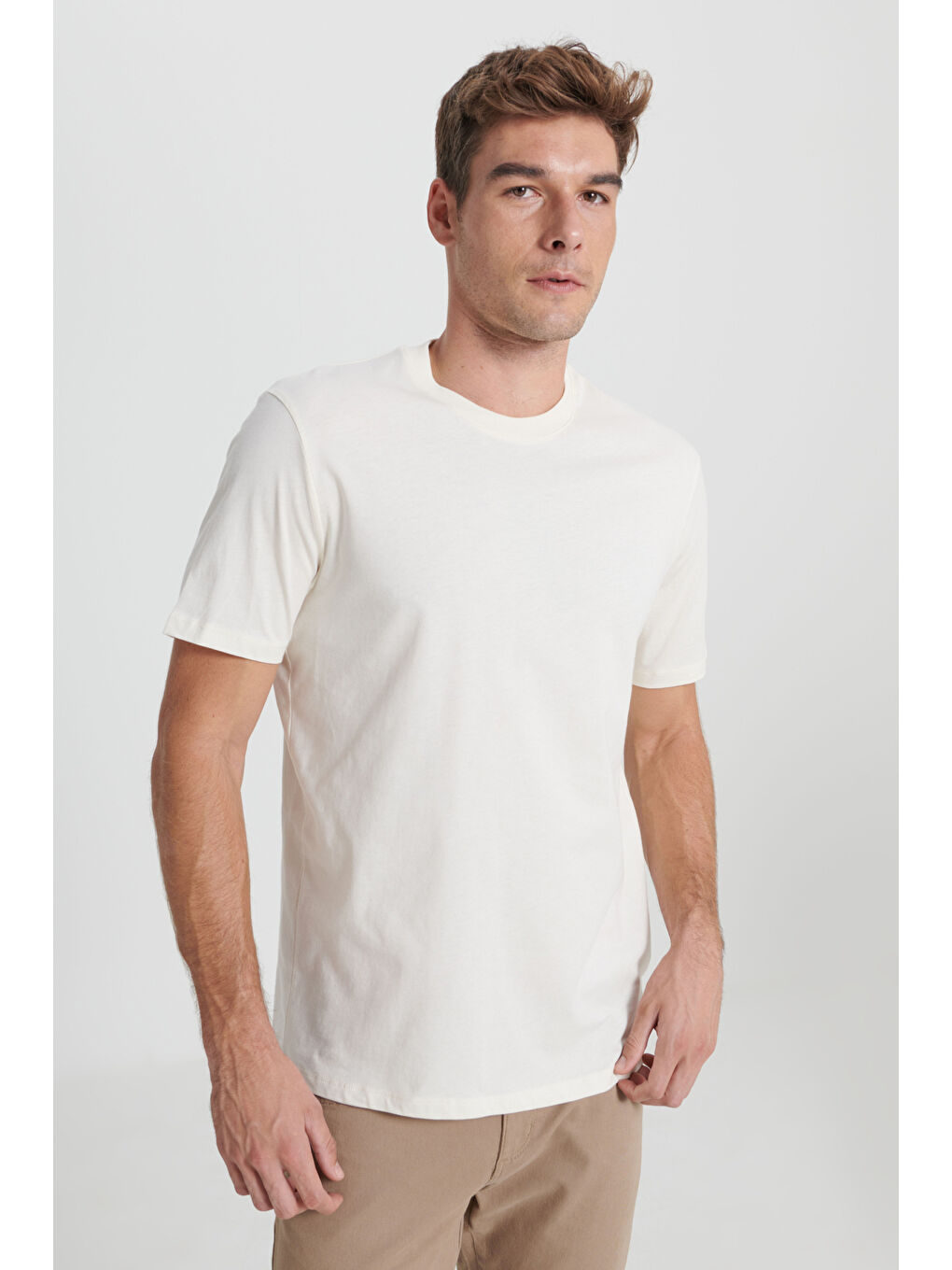 Erkek Ekru Rahat Kesim %100 Pamuk Bisiklet Yaka Tişört-2