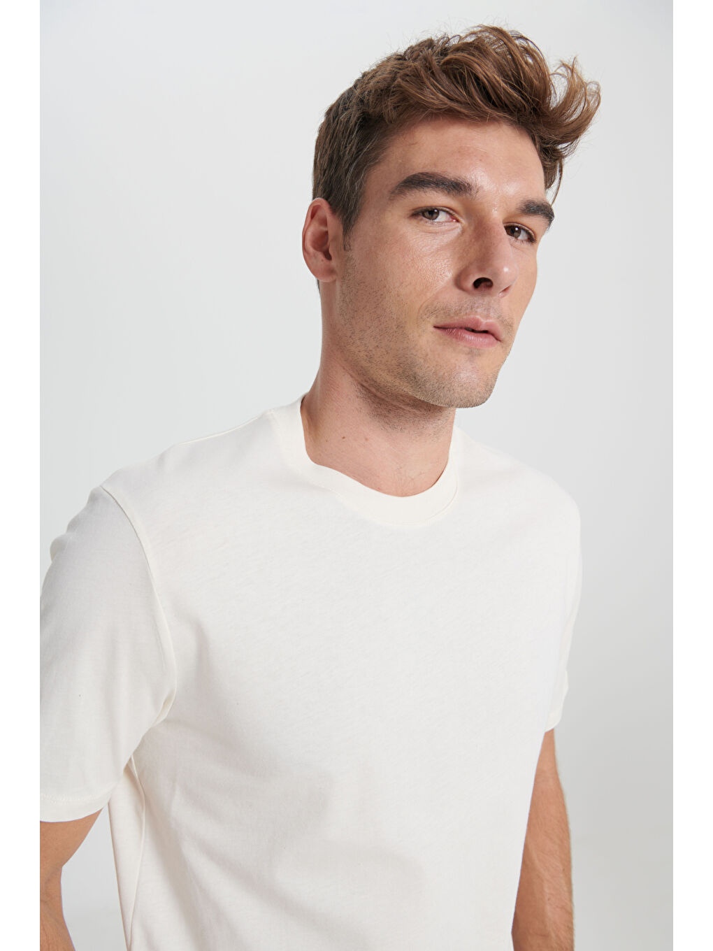 Erkek Ekru Rahat Kesim %100 Pamuk Bisiklet Yaka Tişört-3