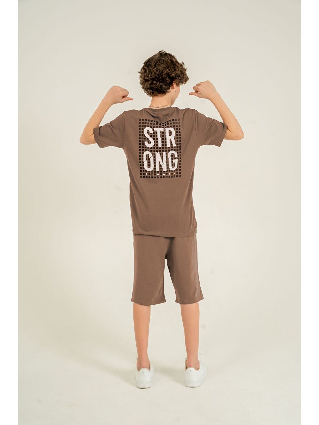 Kahverengi Strong Baskılı Kolyeli Erkek Çocuk Şort - Tişört Takımı-3