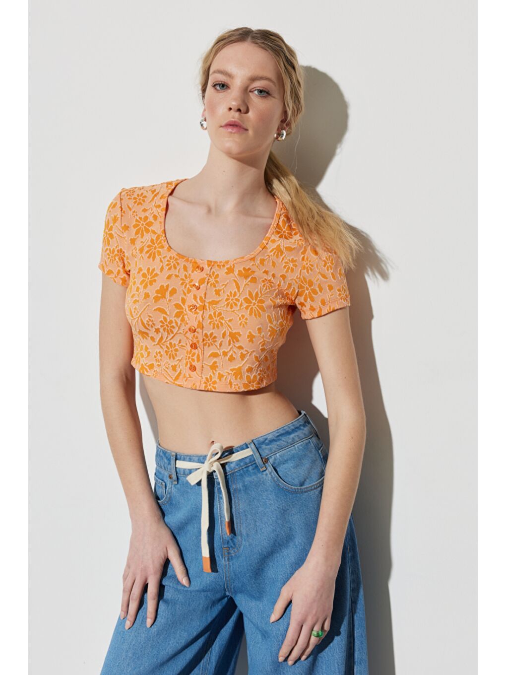 Regular Fit Normal Kesim Bisiklet Yaka Turuncu Crop Bluz-1