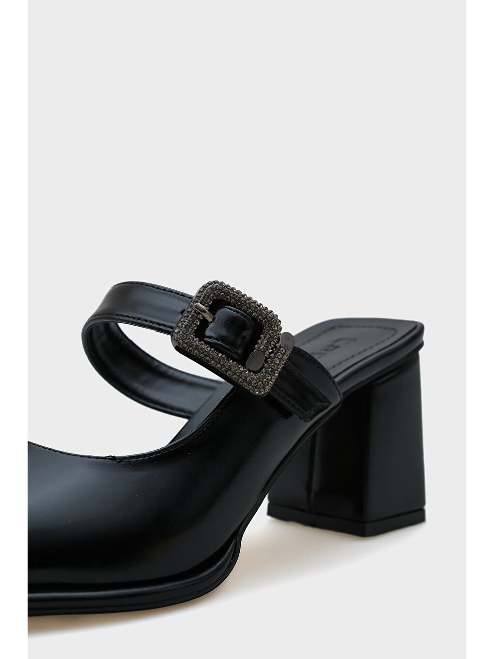 Siyah Monika Küt Burunlu Orta Topuklu Taşlı Tokalı Kadın Terlik-3