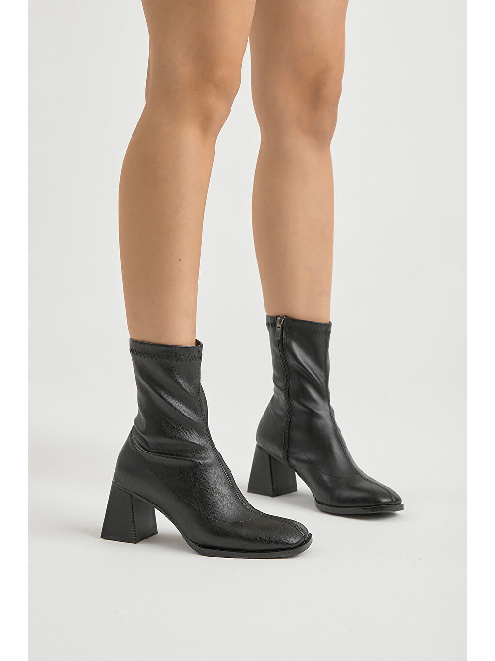 Kadın Siyah TPU Taban Suni Deri Oval Burunlu Fermuarlı Topuklu Bot