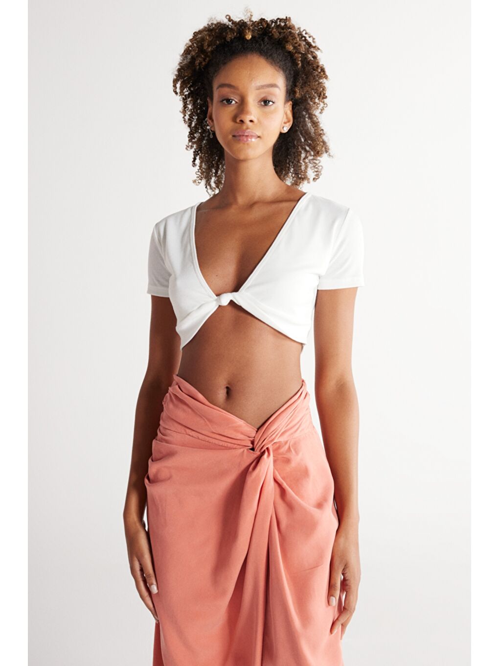 Regular Fit Normal Kesim V Yaka Beyaz Crop Bluz-3