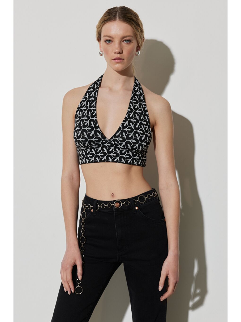 Karışık Regular Fit Normal Kesim V Yaka Kolsuz Crop Bluz