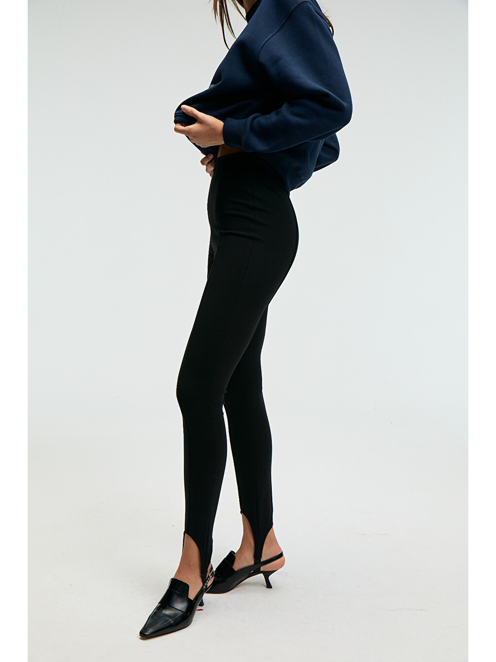 Rysanne Kadın Esnek Kumaşlı Slim Fit Paçası Lastik Detaylı Siyah Pantolon-2
