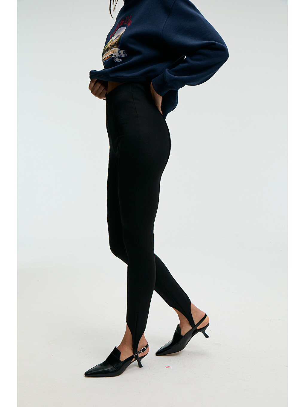 Rysanne Kadın Esnek Kumaşlı Slim Fit Paçası Lastik Detaylı Siyah Pantolon-3
