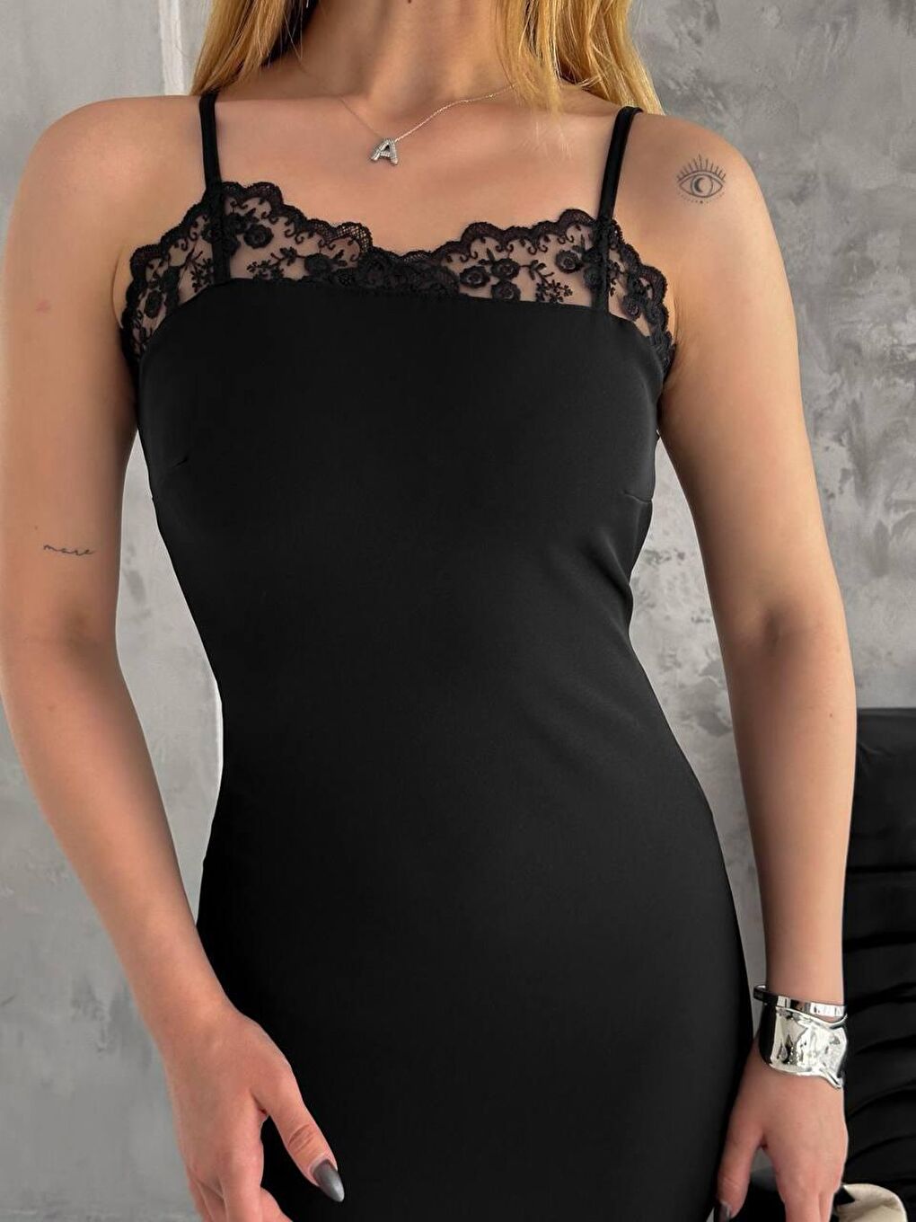 Siyah İthal Atlas Kumaş Dantel Detay Elbise-1