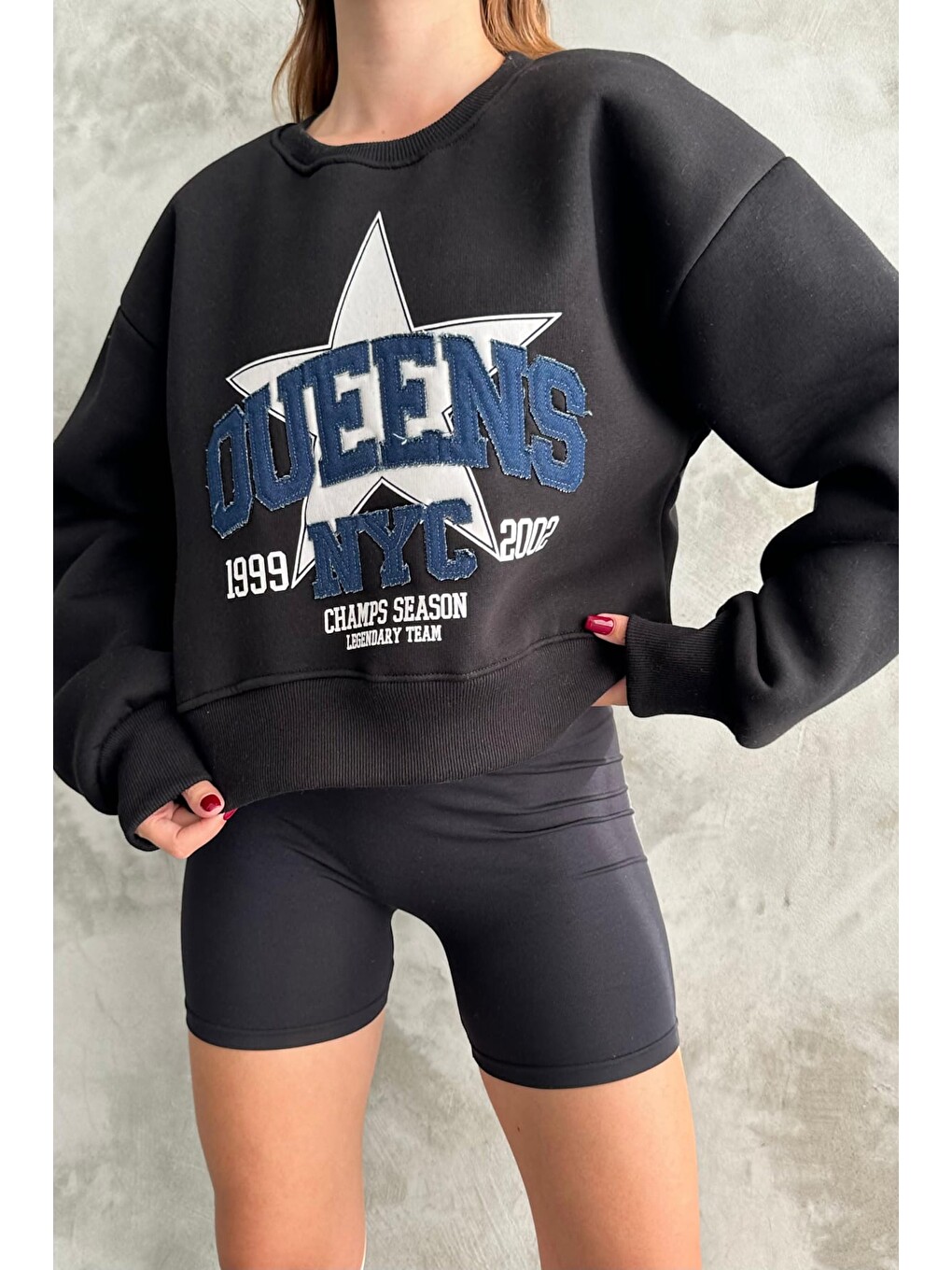 Siyah Yıldız Baskılı Bisiklet Yaka Oversize Sweatshirt-1