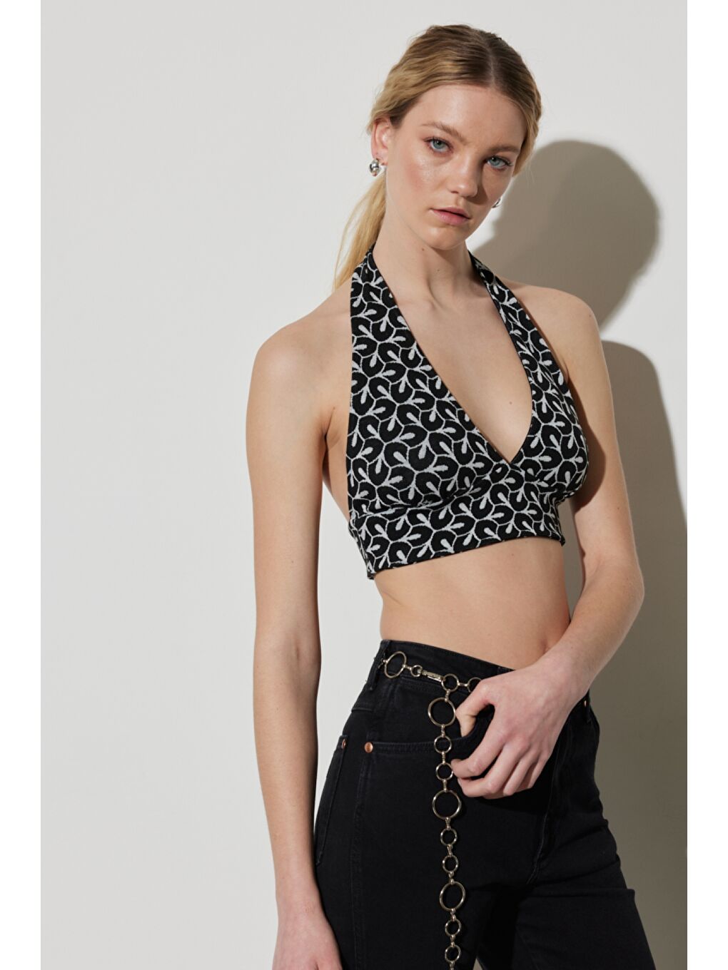 Karışık Regular Fit Normal Kesim V Yaka Kolsuz Crop Bluz-1