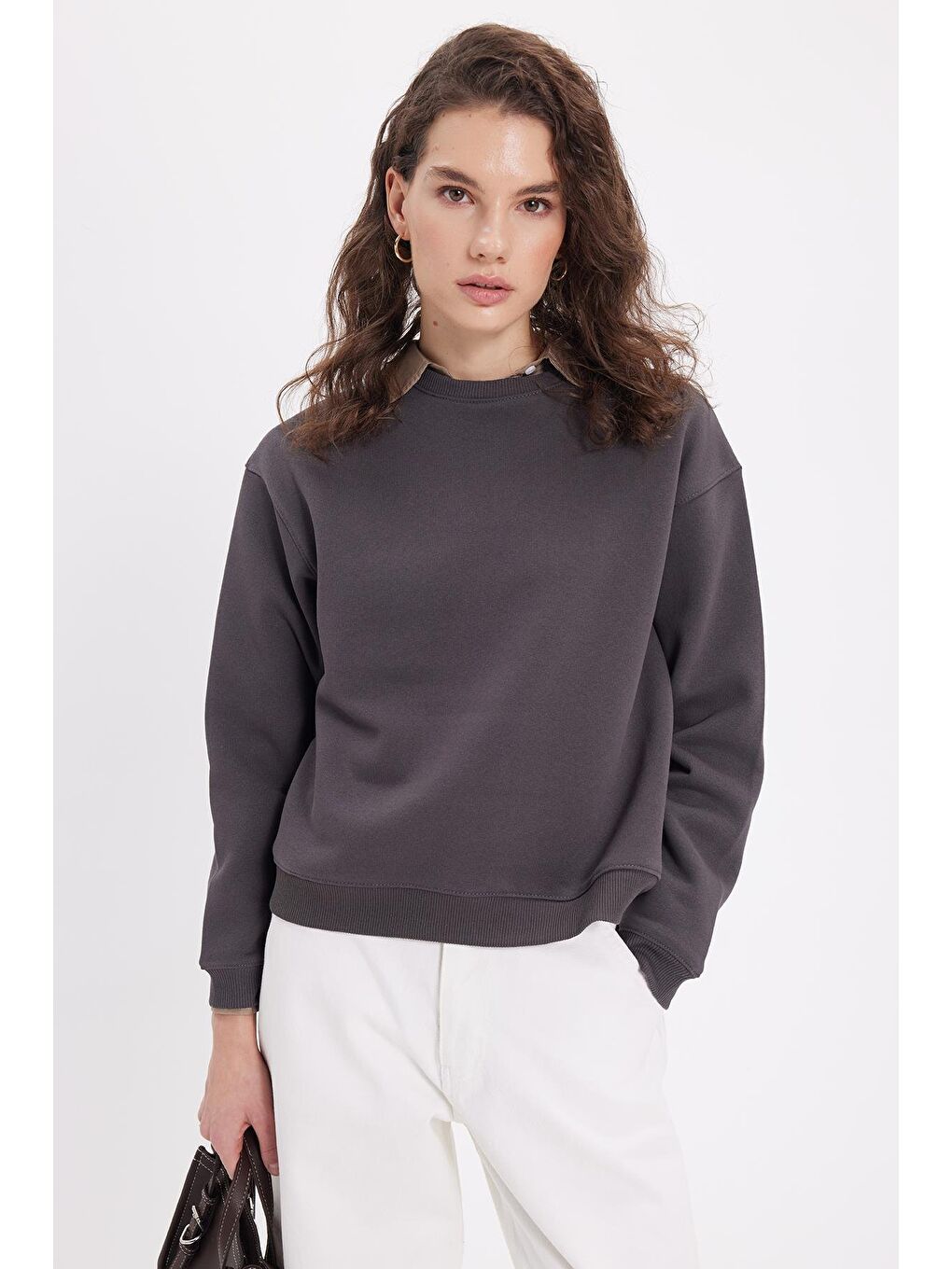 Gri Kadın Oversize Geniş Kesim Pamuklu Bisiklet Yaka Füme Sweatshirt