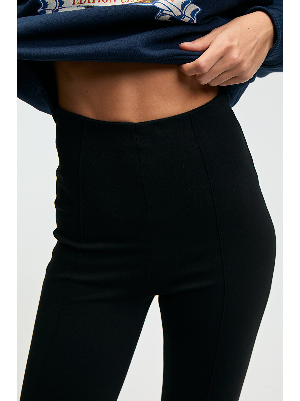 Rysanne Kadın Esnek Kumaşlı Slim Fit Paçası Lastik Detaylı Siyah Pantolon-5