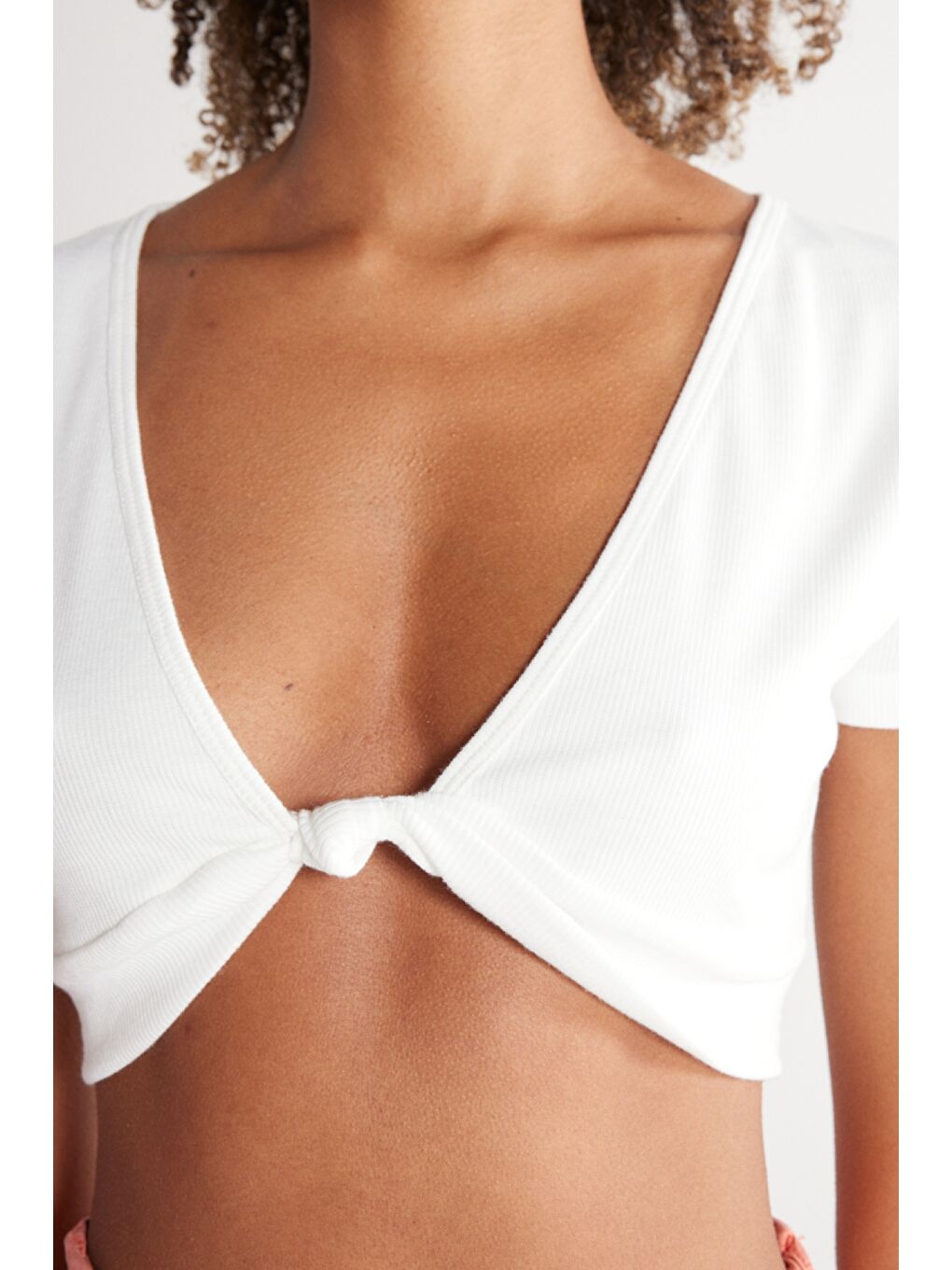 Regular Fit Normal Kesim V Yaka Beyaz Crop Bluz-6