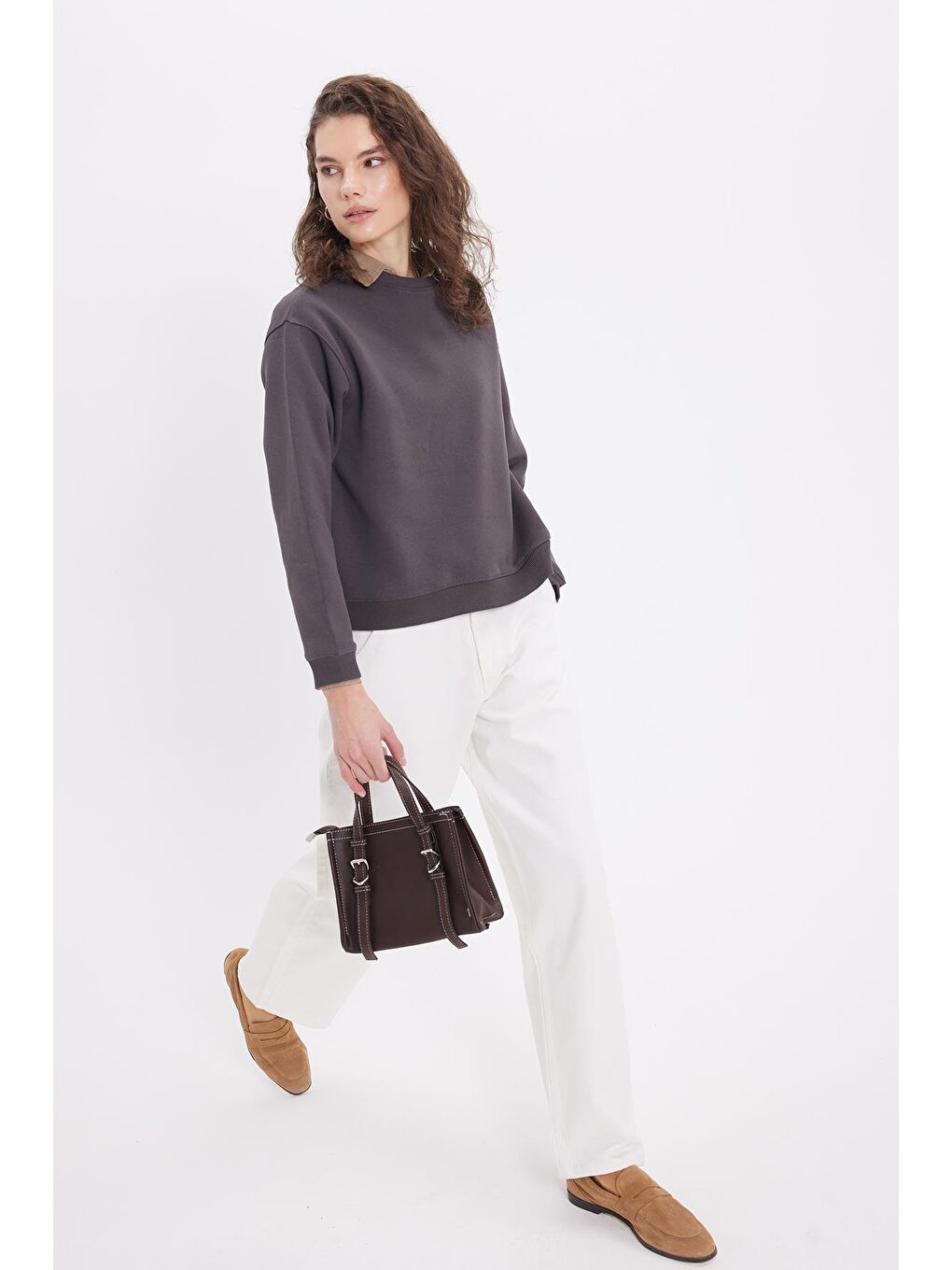 Gri Kadın Oversize Geniş Kesim Pamuklu Bisiklet Yaka Füme Sweatshirt-3