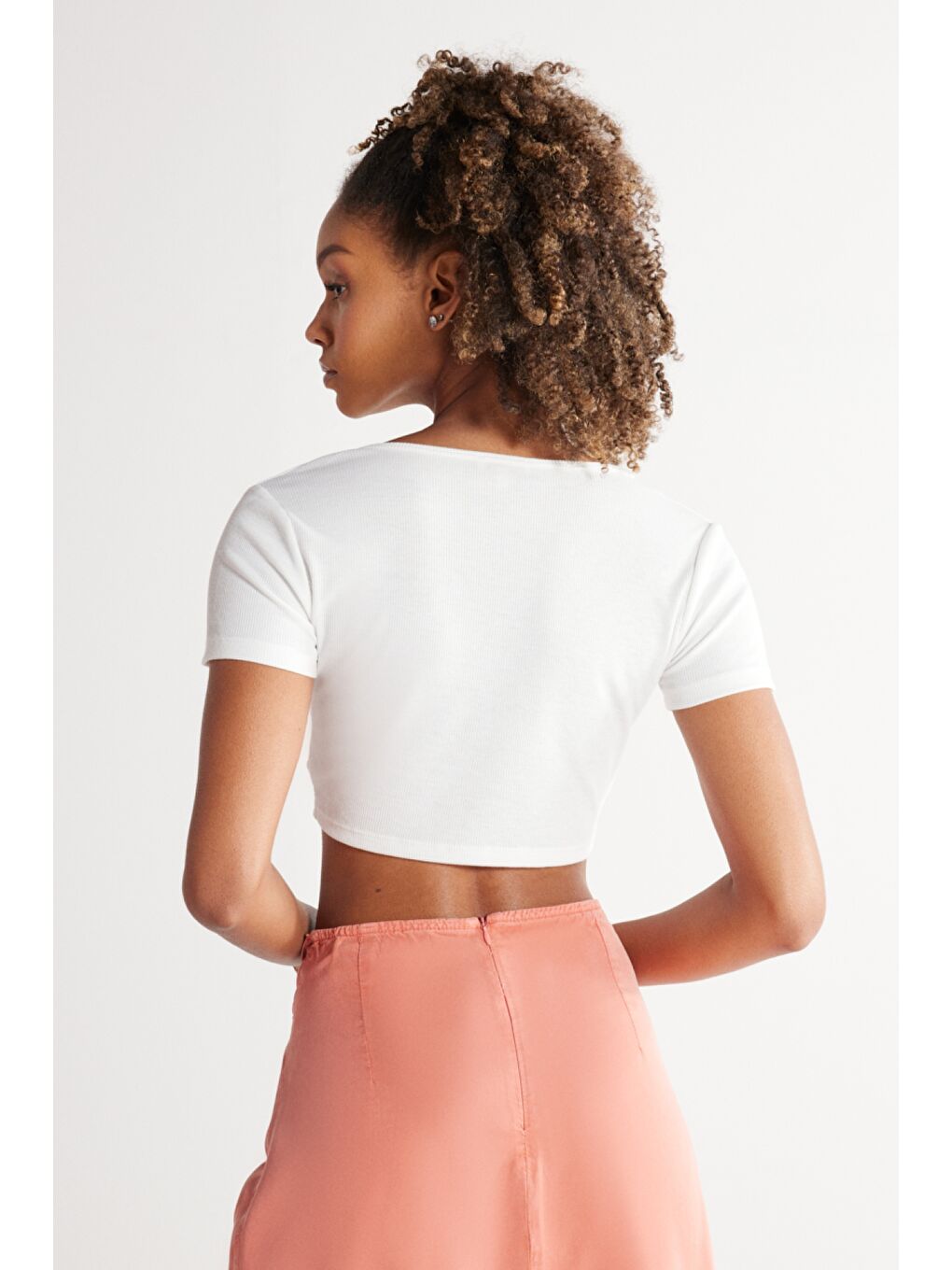 Regular Fit Normal Kesim V Yaka Beyaz Crop Bluz-7