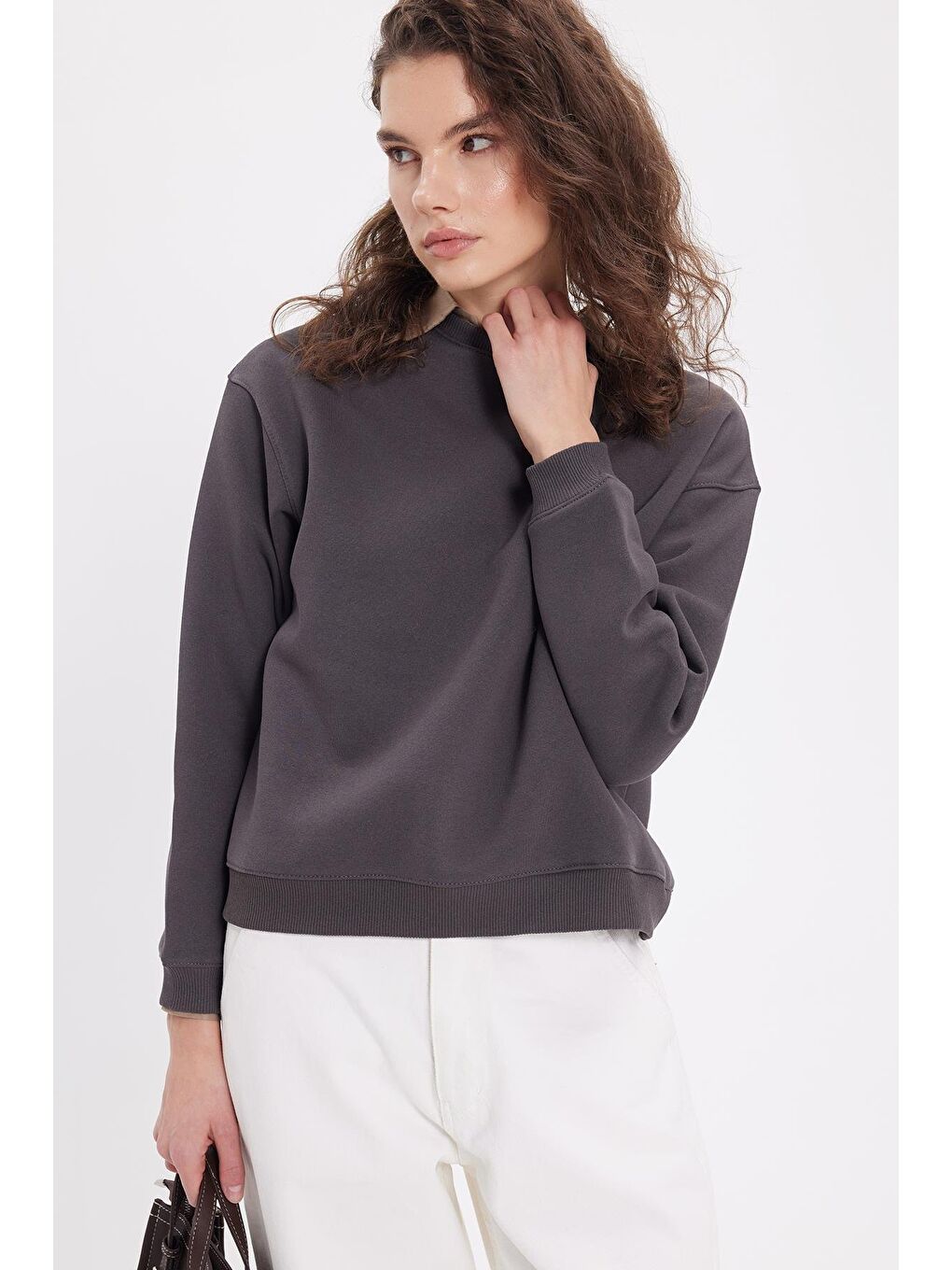 Gri Kadın Oversize Geniş Kesim Pamuklu Bisiklet Yaka Füme Sweatshirt-4