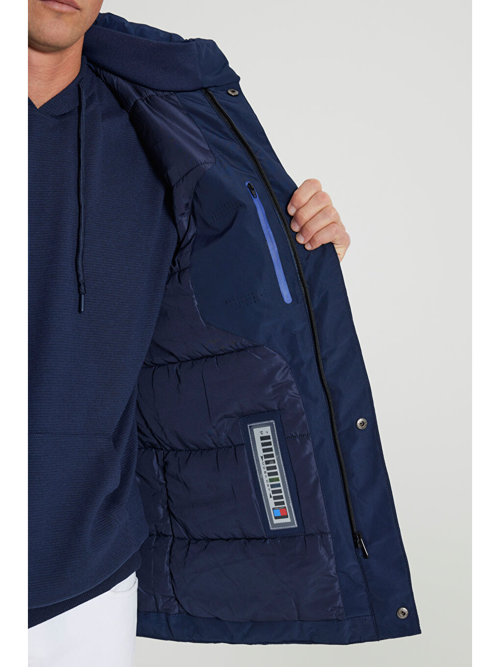 Erkek Lacivert Standart Fit Çıkma Kapüşonlu Vücut Isısı Ölçen Termometreli Kaban-3