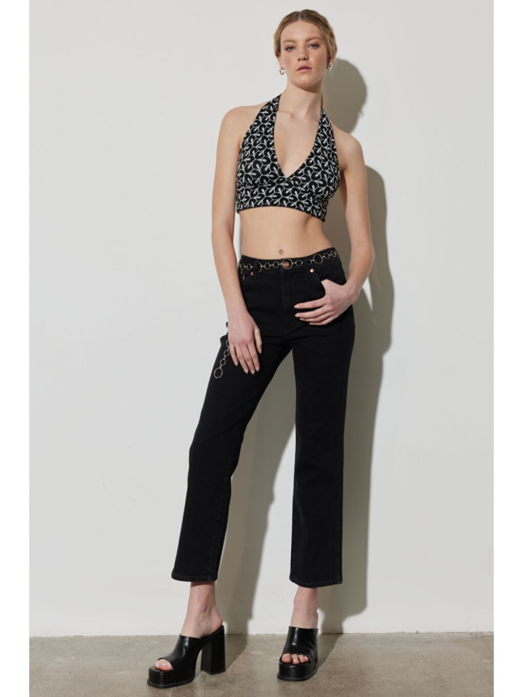 Karışık Regular Fit Normal Kesim V Yaka Kolsuz Crop Bluz-7