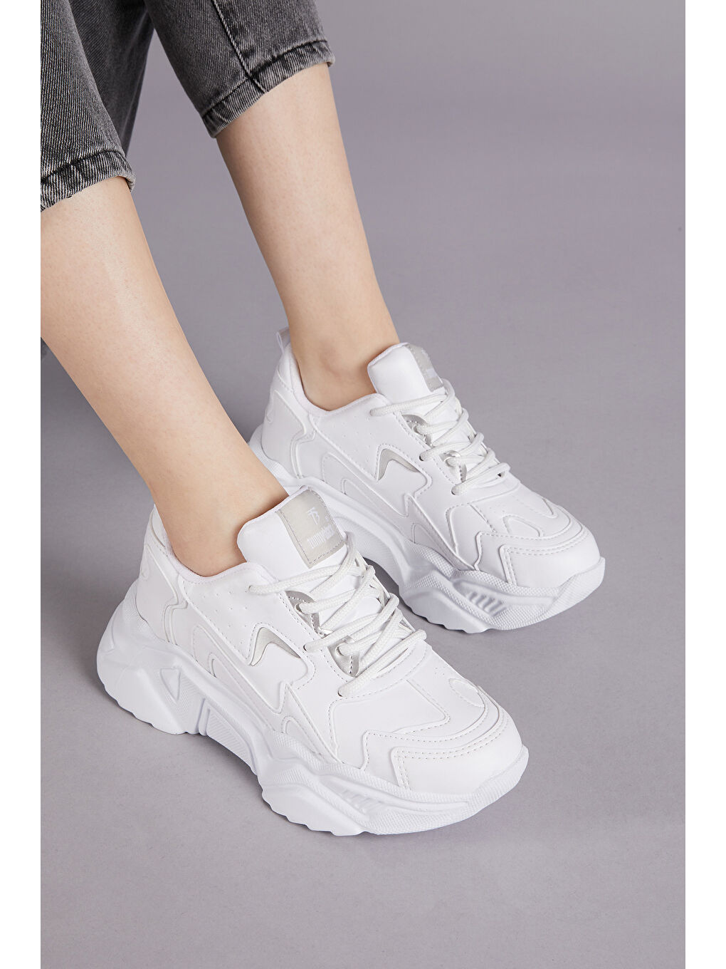 Kadın Beyaz Rahat Kalıp Yüksek Taban Bağcıklı Spor Ayakkabı-3