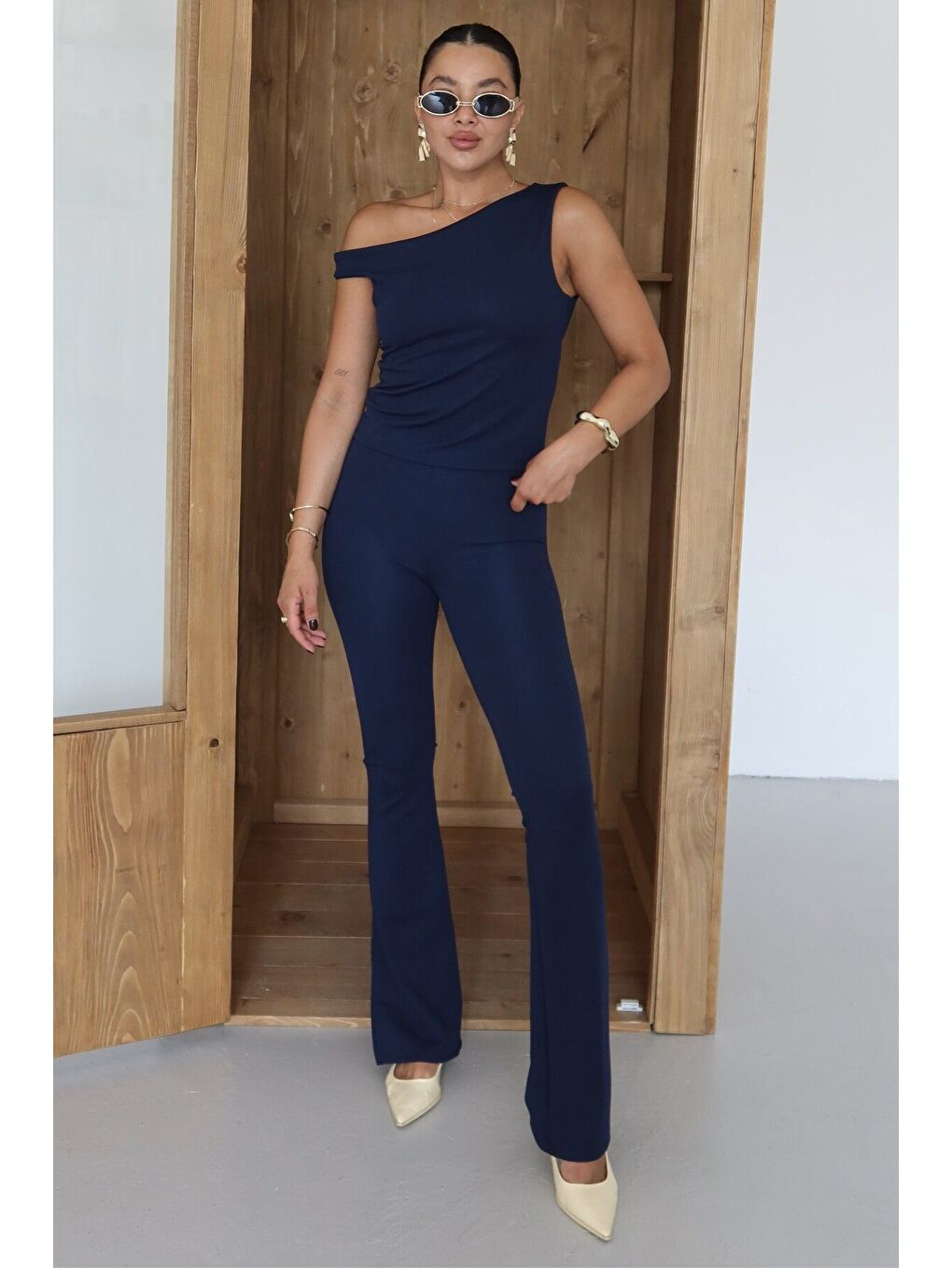 Kadın Lacivert Omuz Detaylı Kalın Askılı Bluz Yırtmaç Detaylı Pantolon Takım