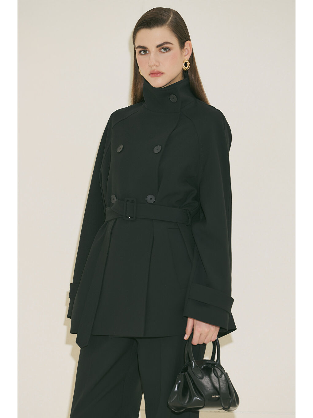 Yüksek Yaka Kemerli Trençkot Siyah