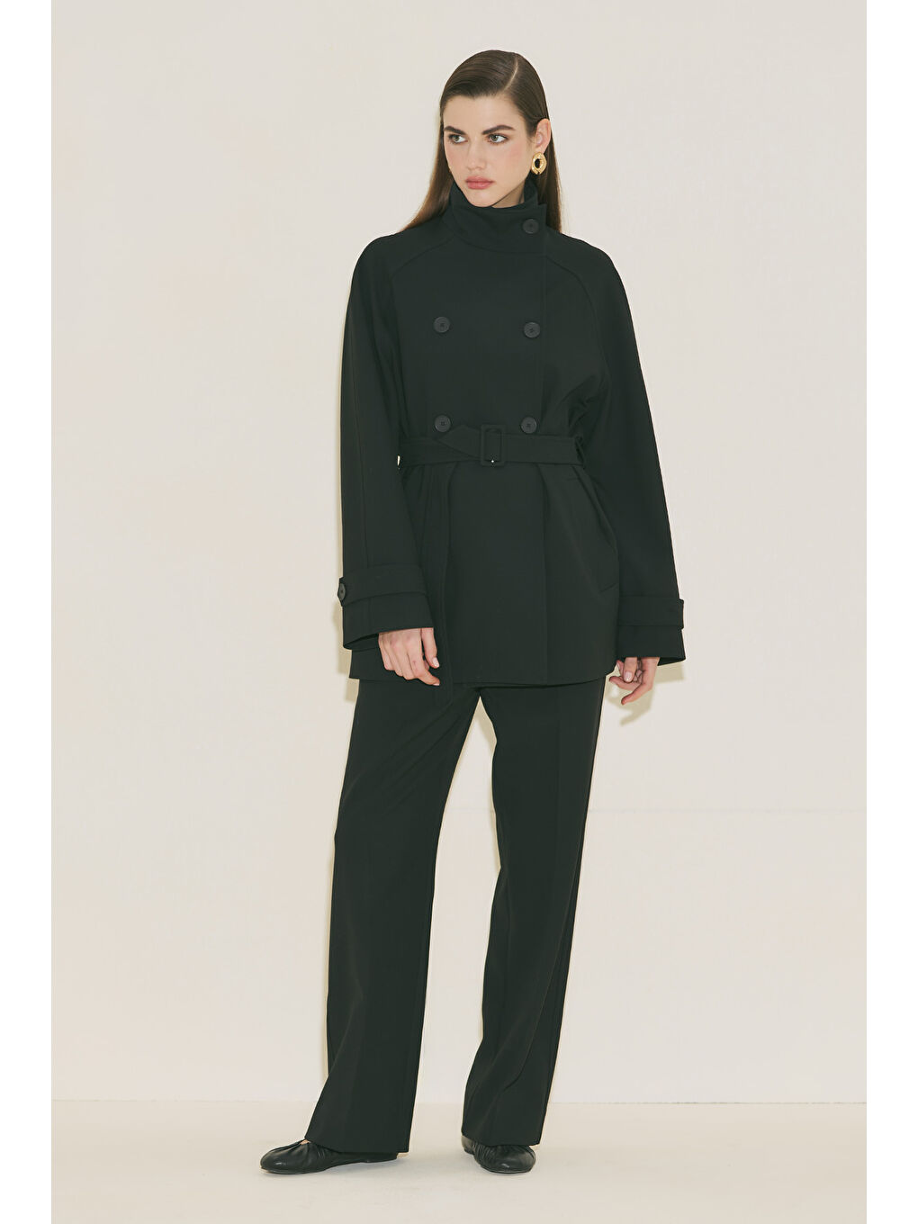 Yüksek Yaka Kemerli Trençkot Siyah-1