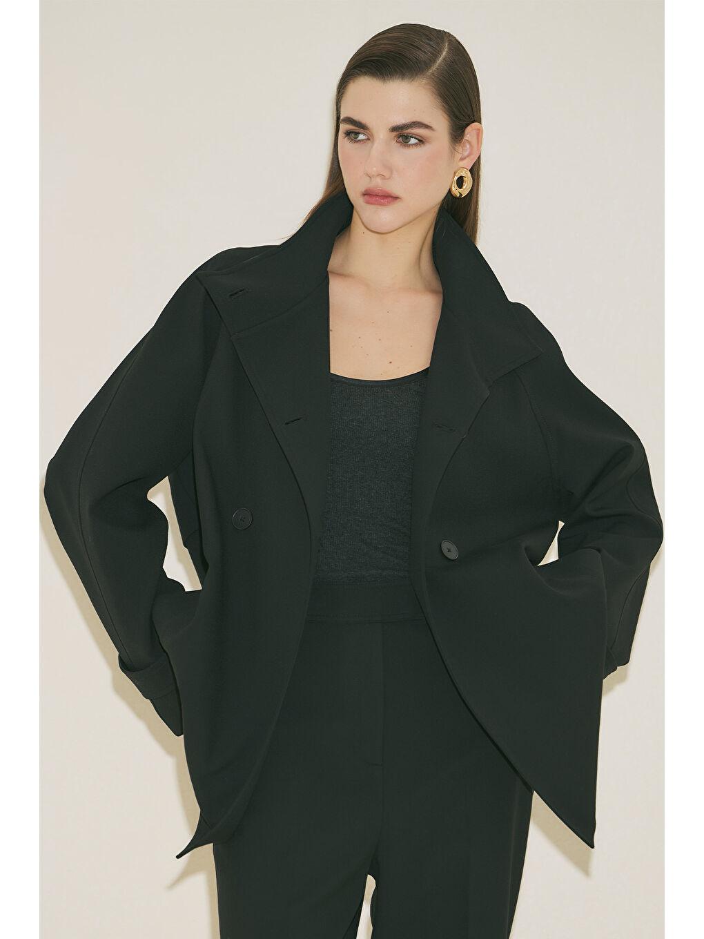 Yüksek Yaka Kemerli Trençkot Siyah-2