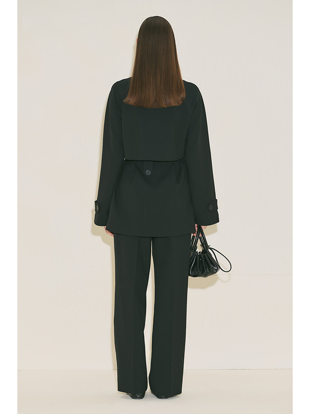 Yüksek Yaka Kemerli Trençkot Siyah-3