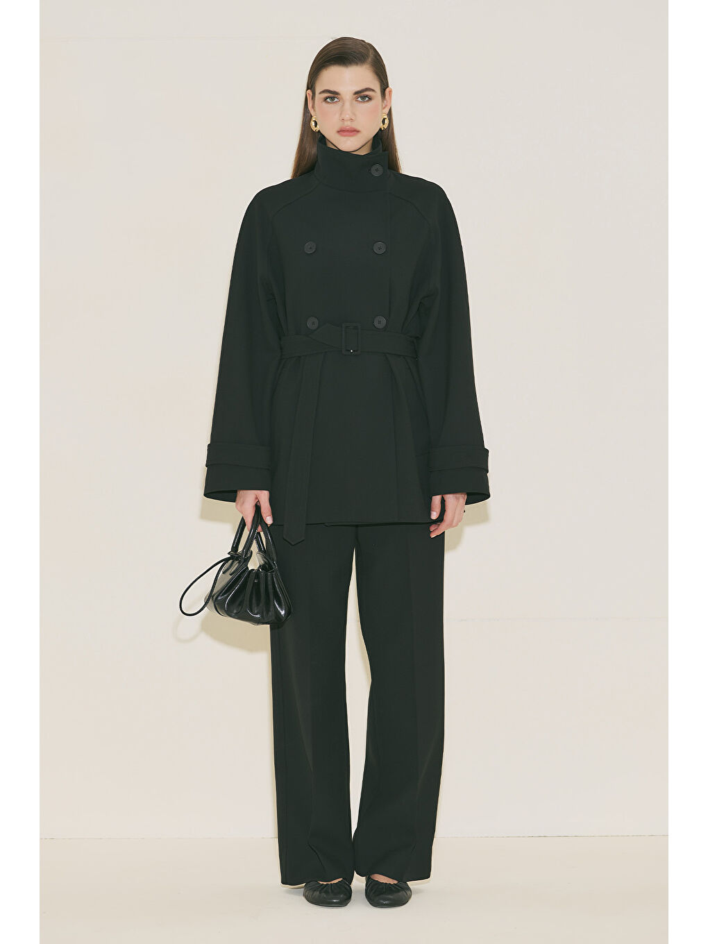 Yüksek Yaka Kemerli Trençkot Siyah-4